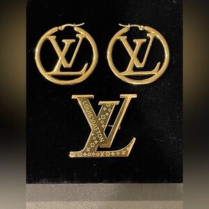 Fashion Jewelry Stamped Gold Logo Earrings and Brooch Set